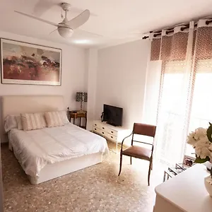 Lola.- De Matrimonio, Con Baño Privado Habitación en casa particular Granada
